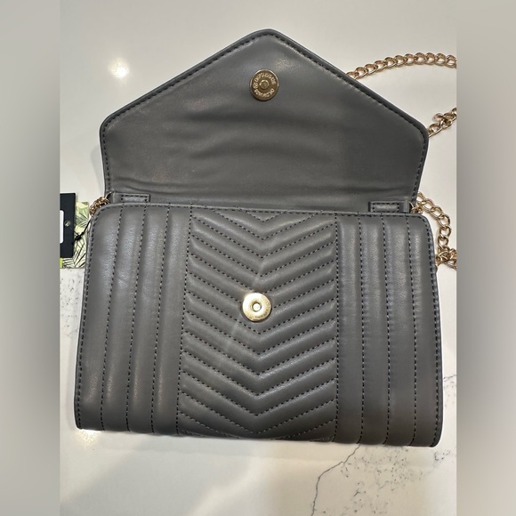 Badgley Mischka V Quilted Gray Crossbody Bag - Picture 6 of 9